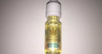 hand-cbd-liquid-test